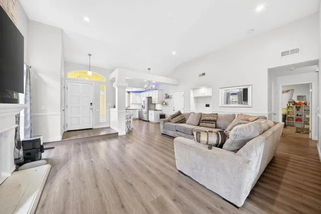 $379,000 | 914 Garland Avenue, Fresno, CA 93727