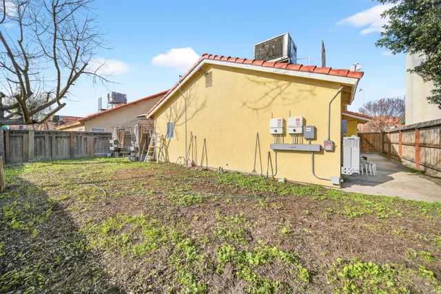 $379,000 | 914 Garland Avenue, Fresno, CA 93727