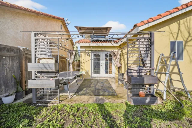 $379,000 | 914 Garland Avenue, Fresno, CA 93727