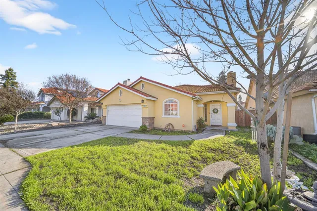 $379,000 | 914 Garland Avenue, Fresno, CA 93727