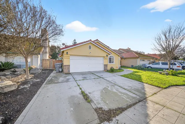 $379,000 | 914 Garland Avenue, Fresno, CA 93727