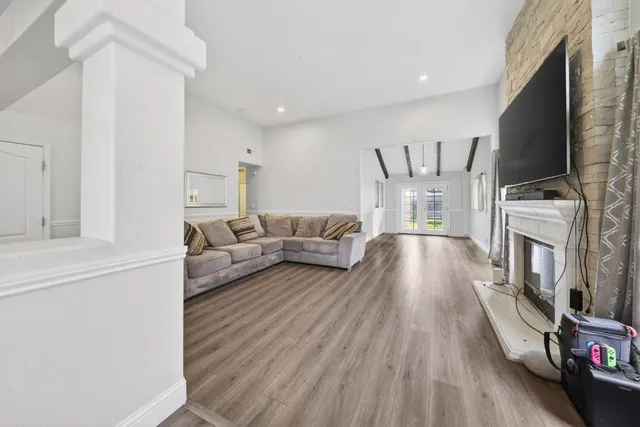 $379,000 | 914 Garland Avenue, Fresno, CA 93727