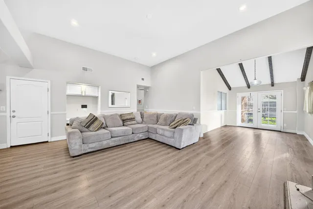 $379,000 | 914 Garland Avenue, Fresno, CA 93727