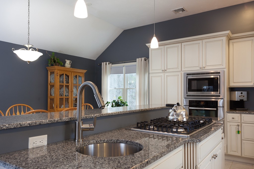 200 Temi Road Raynham, MA 02767 - Photo 4 of 28 Gallery Image 4