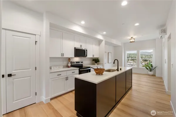 $459,990 | 117 Orchard Avenue South, Unit A, Eatonville, WA 98328