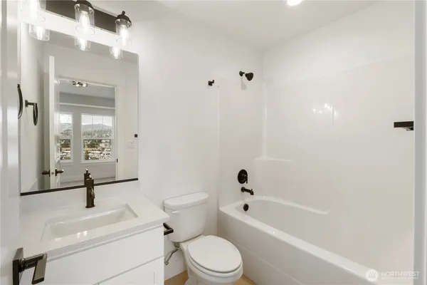 $459,990 | 117 Orchard Avenue South, Unit A, Eatonville, WA 98328
