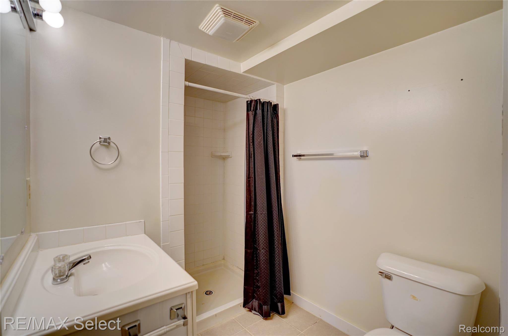 1477 East Judd Road Burton, MI 48529 - Photo 23 of 24 1477 E Judd Road 55.jpg