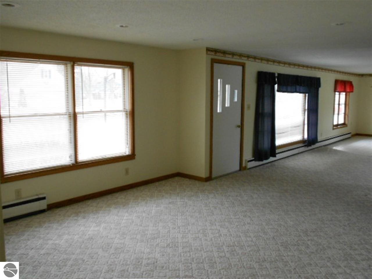 1010 Glencoe Road Alma, MI 48801 - Photo 3 of 22 1781763-2.JPG