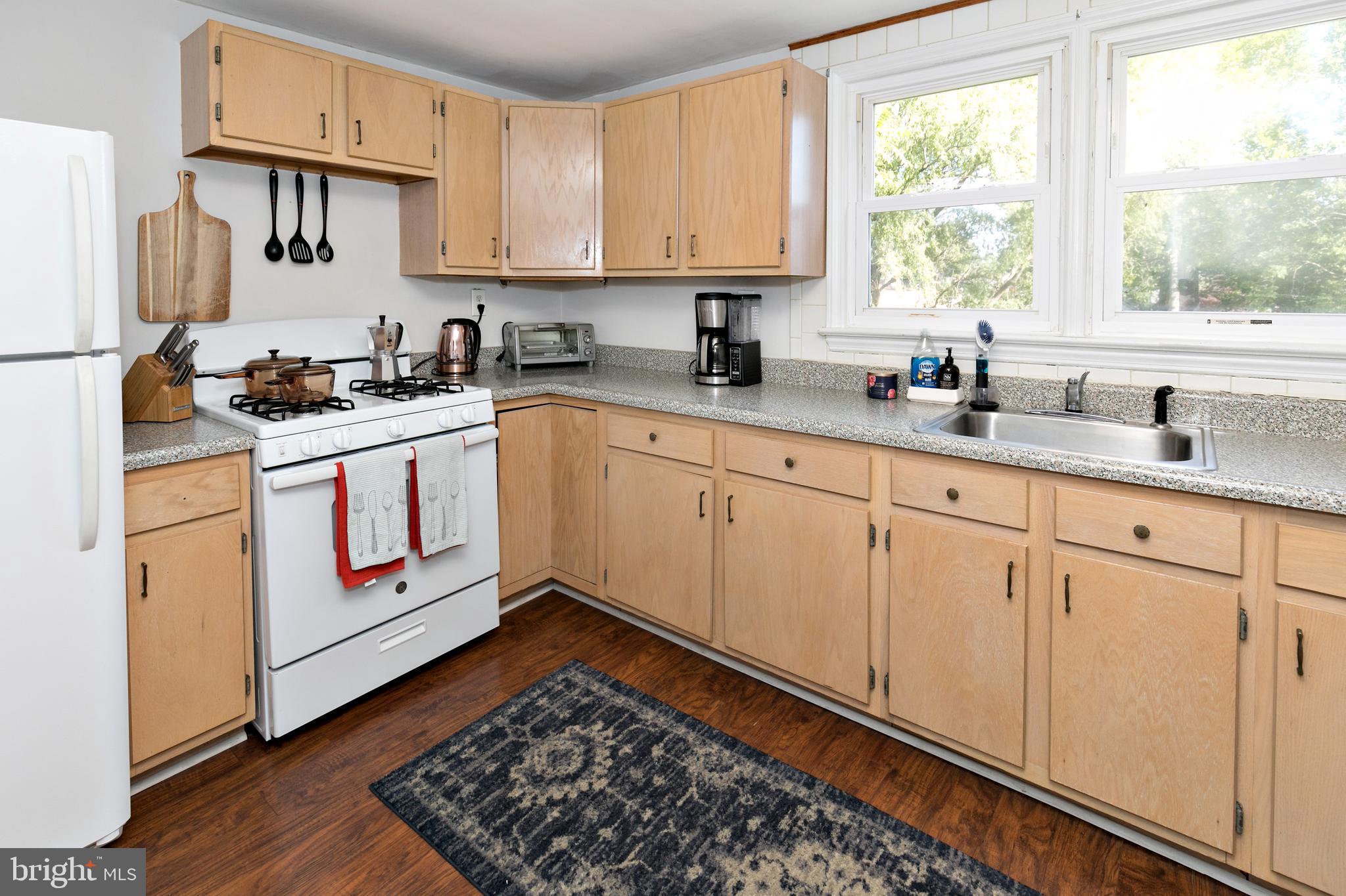 400 Stone Road Laurel Springs, NJ 08021 - Photo 11 of 34 Unit 2 Kitchen