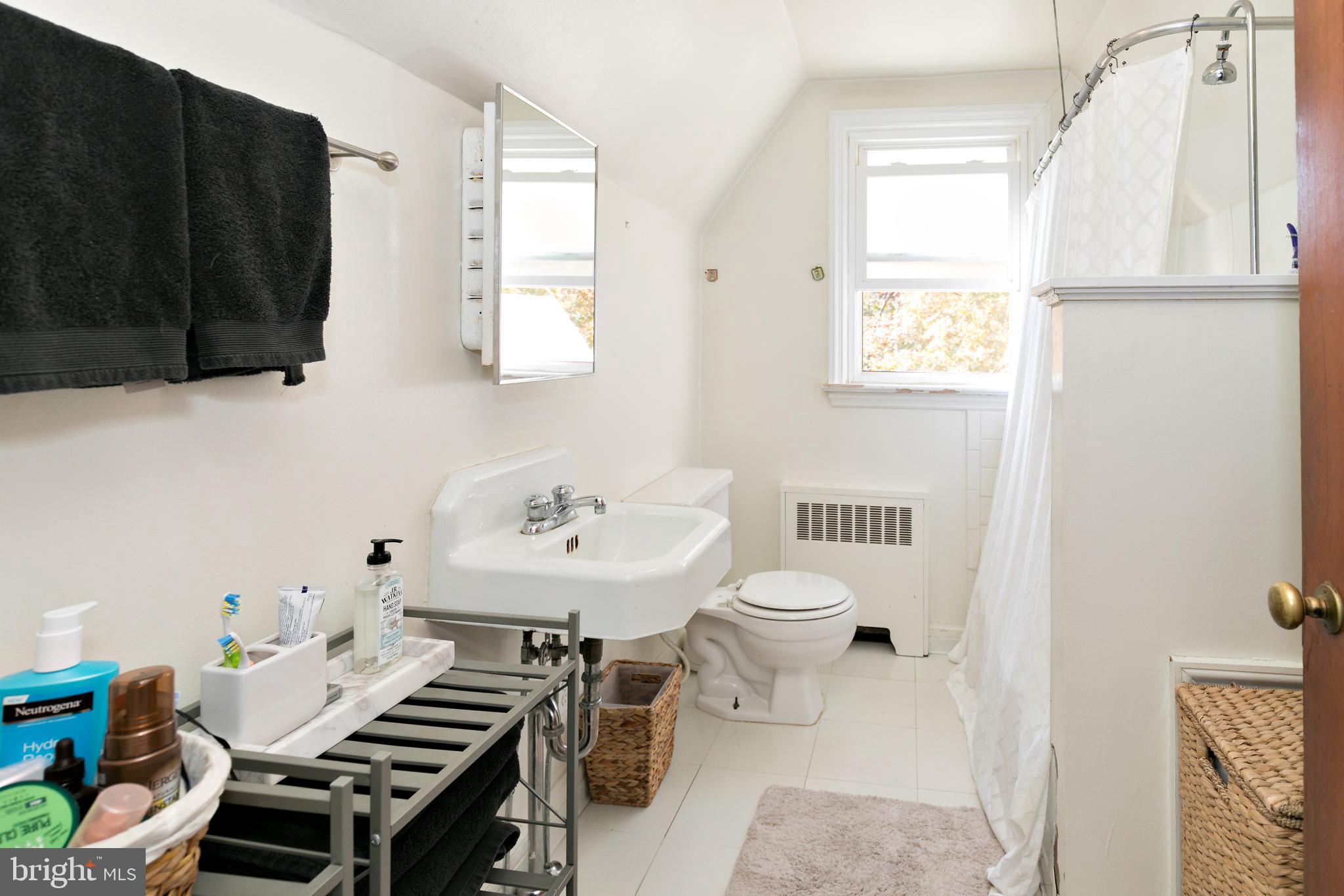 400 Stone Road Laurel Springs, NJ 08021 - Photo 7 of 34 Unit 2 Bathroom