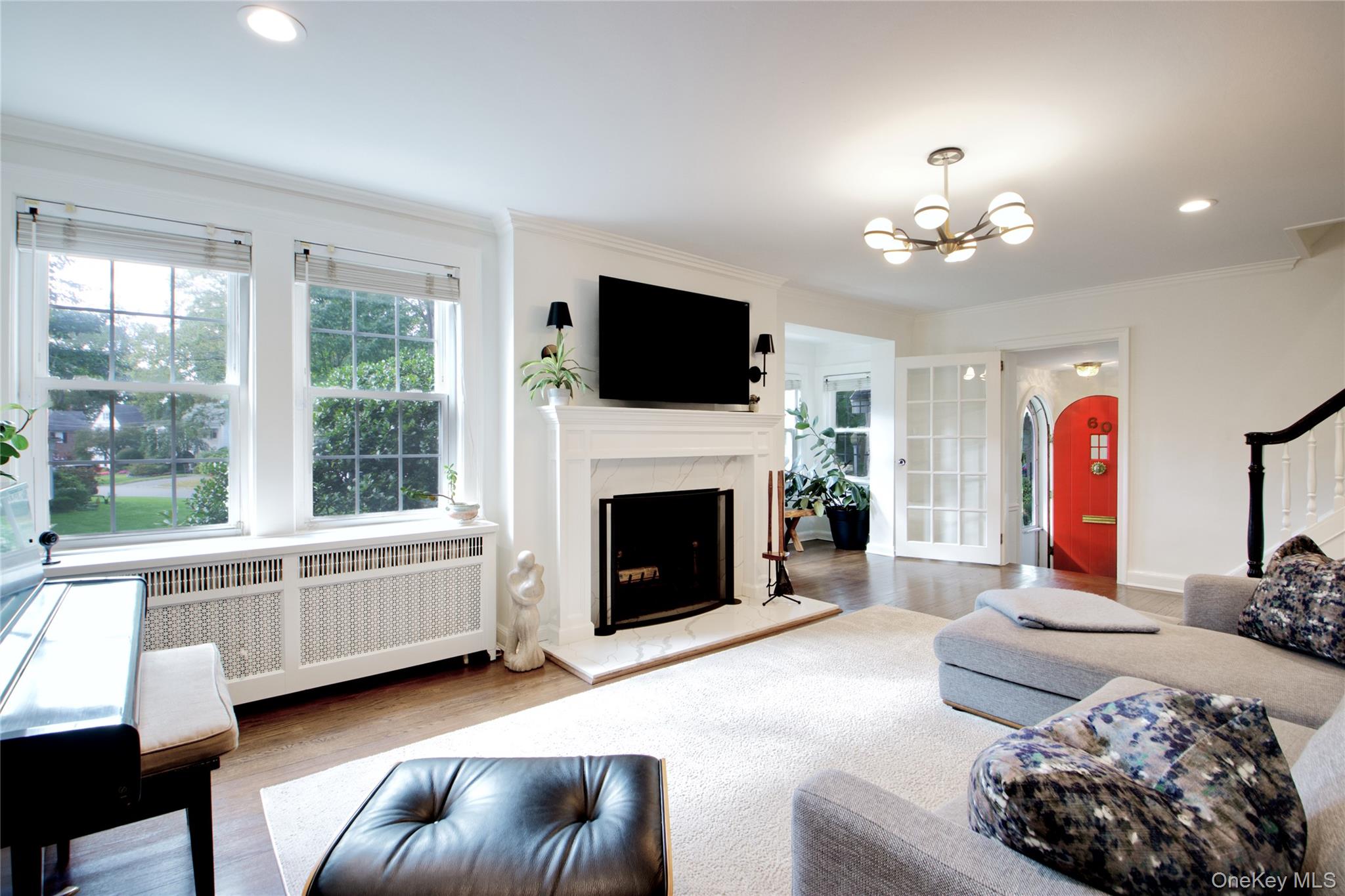 60 Thayer Road Manhasset, NY 11030 - Photo 2 of 7