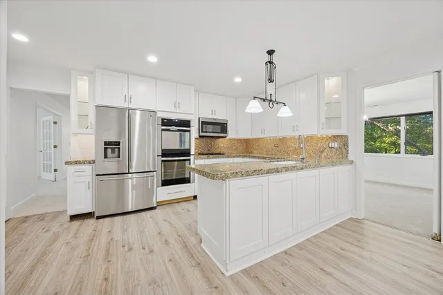 $599,000 | 179 Foxborough Place, Burr Ridge, IL 60527