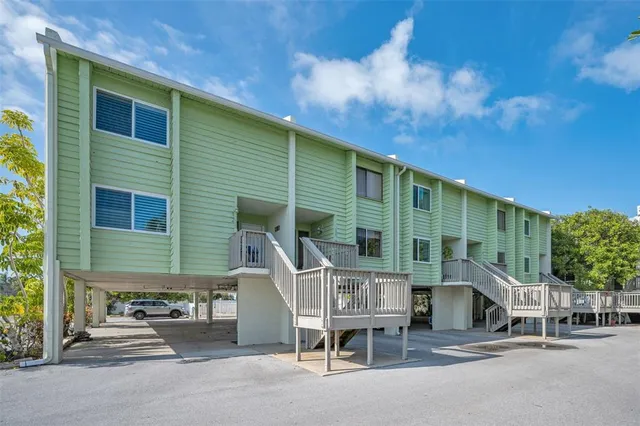 $425,000 | 318 Windrush Boulevard, Unit 10, Indian Rocks Beach, FL 33785