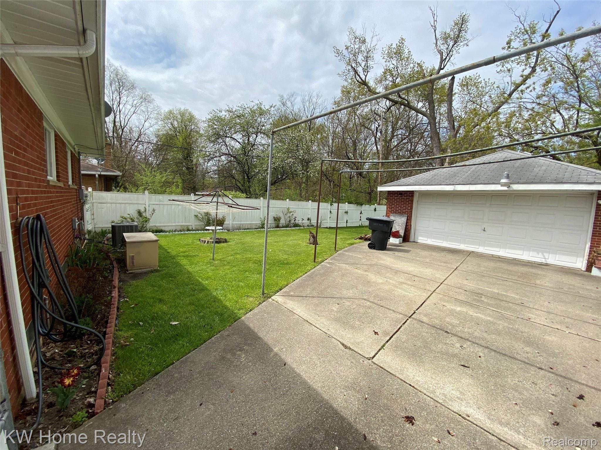 18933 Burt Road Detroit, MI 48219 - Photo 22 of 38 IMG_0247.jpeg