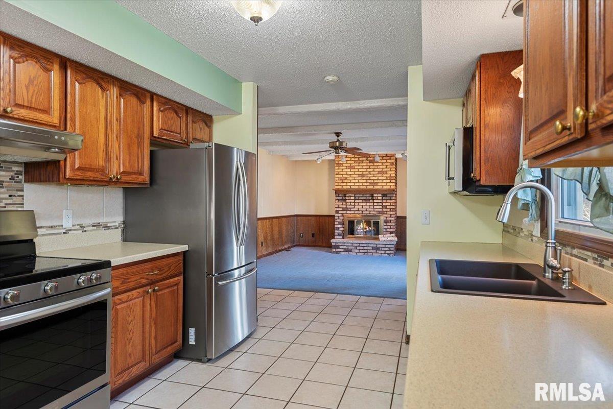 218 Wild Rose Lane Rochester, IL 62563 - Photo 8 of 39