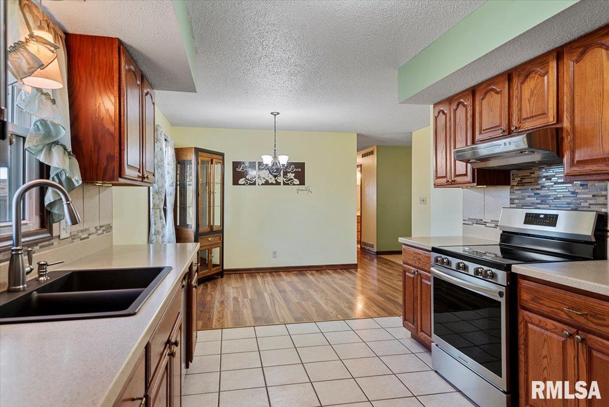 218 Wild Rose Lane Rochester, IL 62563 - Photo 9 of 39