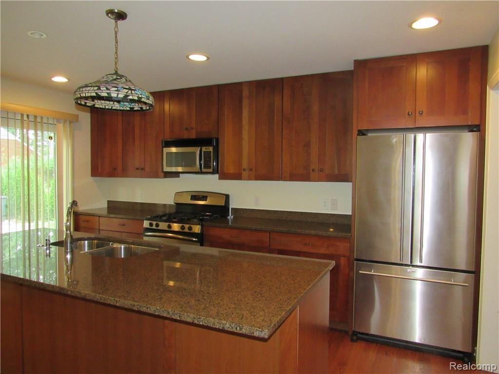 25537 Scotia Road Huntington Woods, MI 48070 - Photo 7 of 15