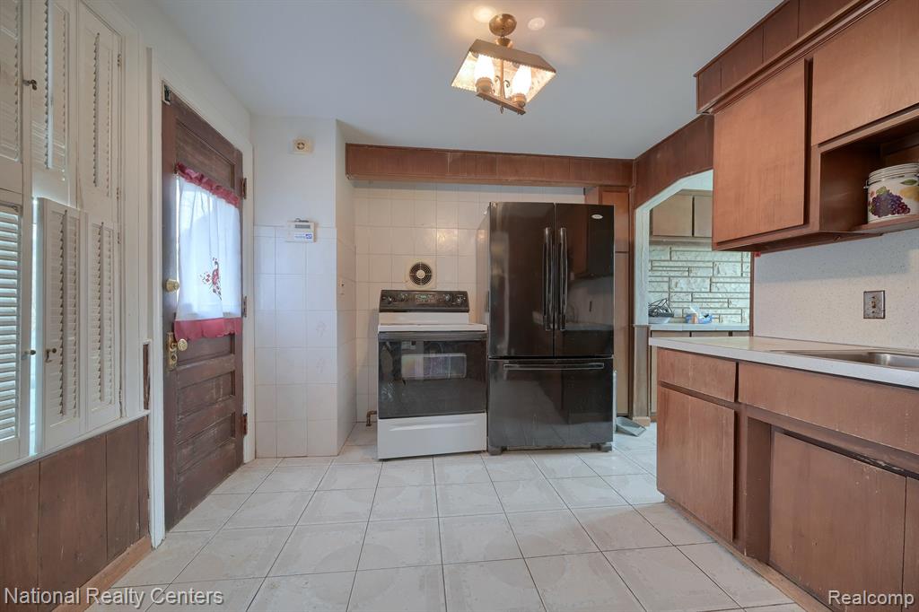 31000 Drake Road Farmington Hills, MI 48331 - Photo 7 of 29