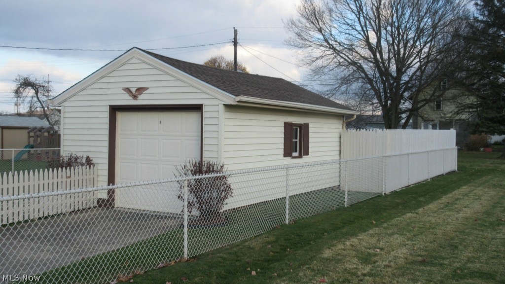 735 3rd Street Southwest New Philadelphia, OH 44663 - Photo 8 of 22