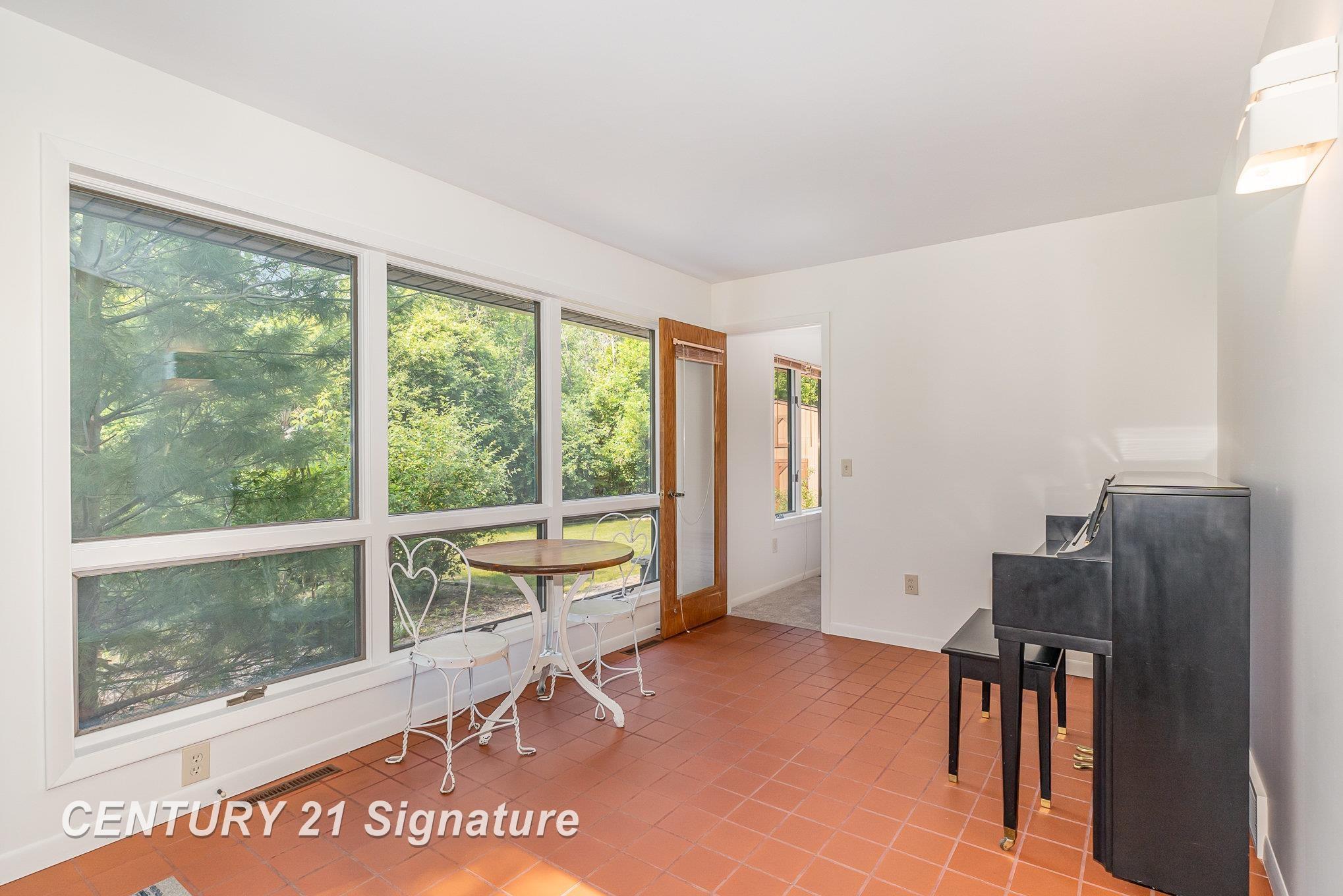 5335 McCarty Road Saginaw, MI 48603 - Photo 14 of 32 50178254-adc73904-a60d-4ccf-8d73-72035e76197a.JPG