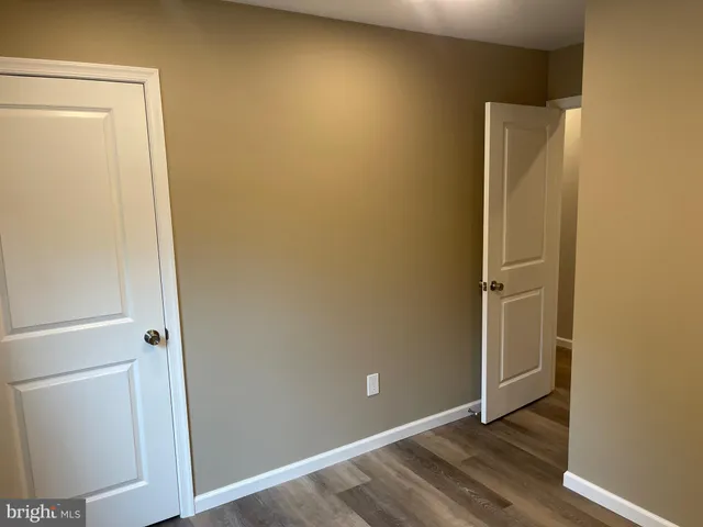 a view of entryway with a window