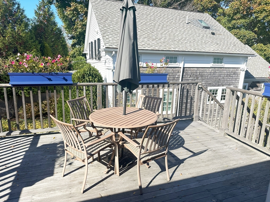 25 Simpson's Lane Edgartown, MA 02539 - Photo 8 of 18 a outdoor view with a sitting space