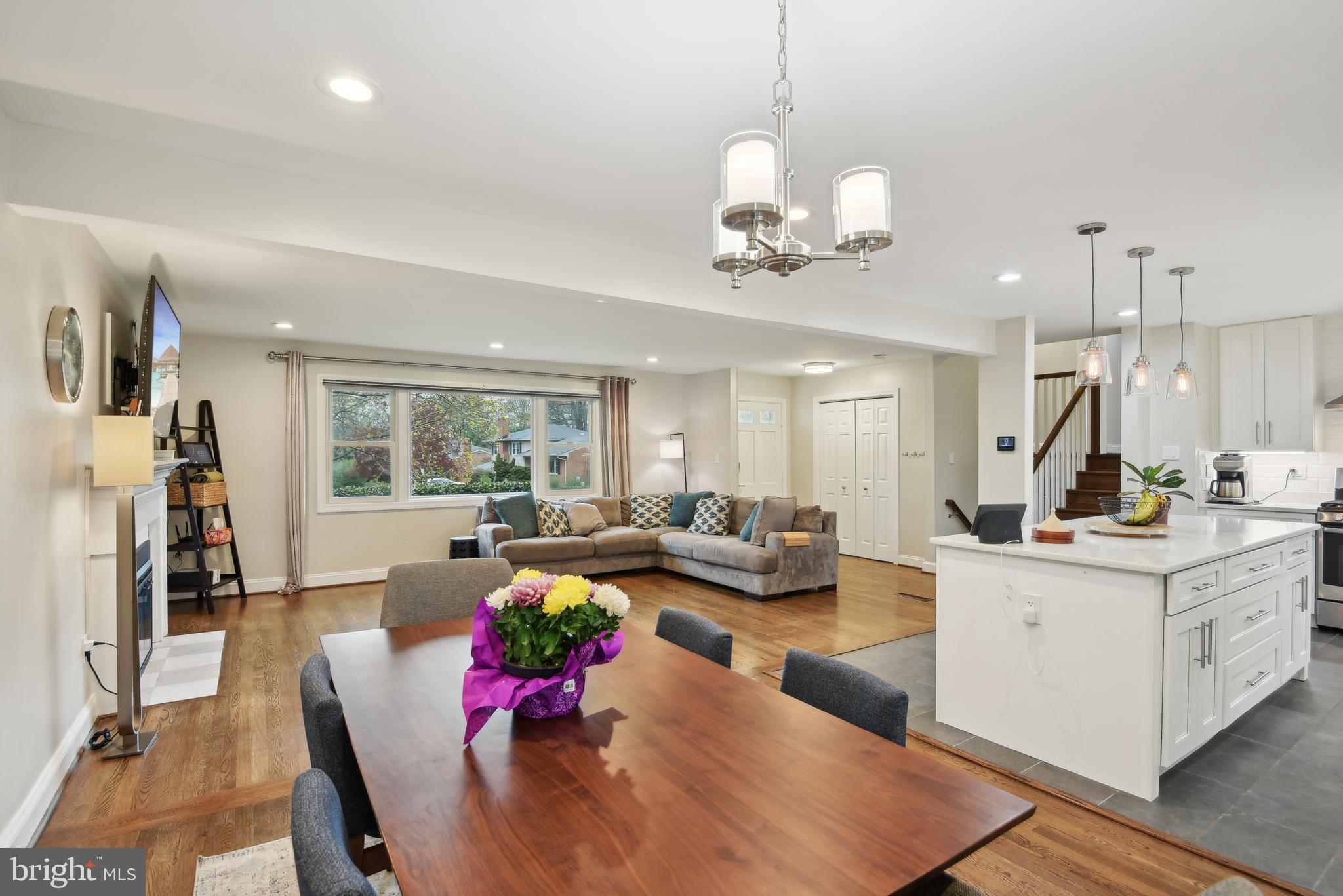 505 Devonshire Drive Northeast Vienna, VA 22180 - Photo 11 of 46 a very nice looking dining room with kitchen island furniture