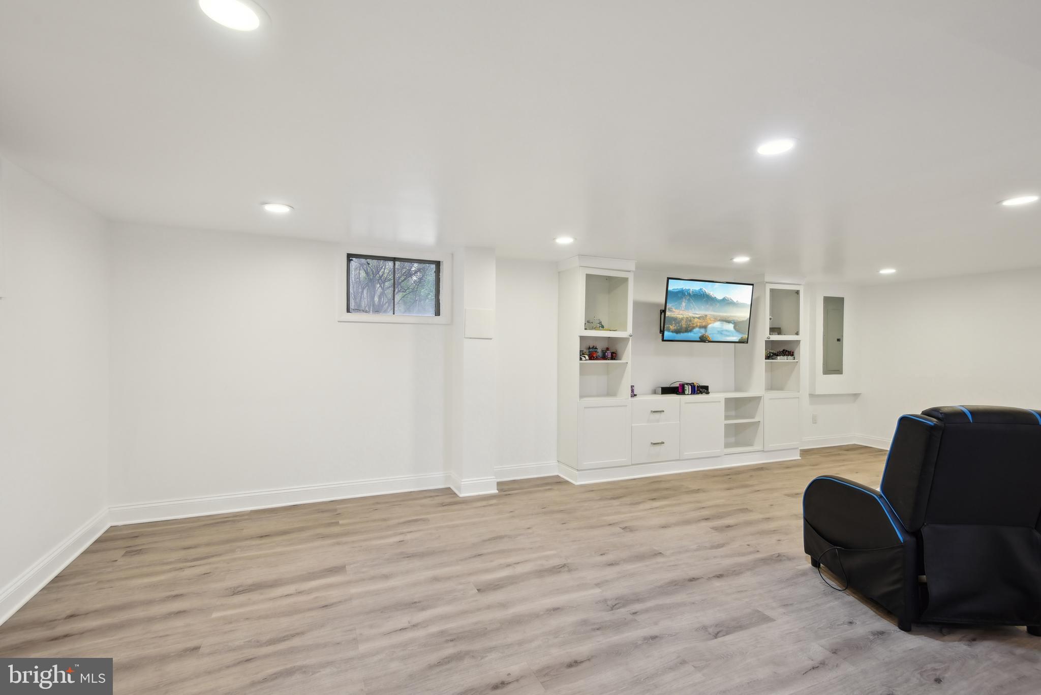 505 Devonshire Drive Northeast Vienna, VA 22180 - Photo 33 of 46 a living room with furniture and a wooden floor