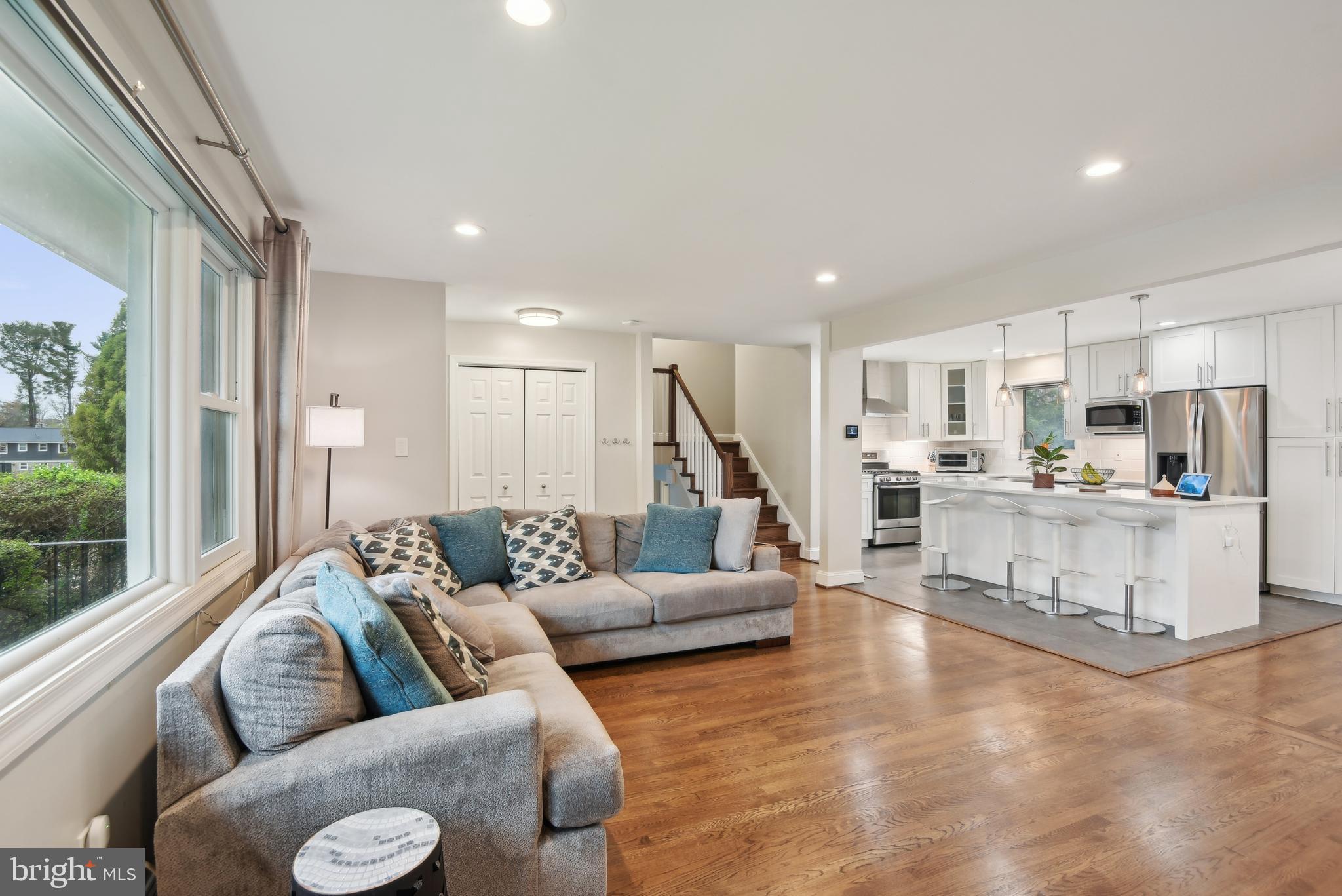 505 Devonshire Drive Northeast Vienna, VA 22180 - Photo 7 of 46 a living room with furniture and a large window