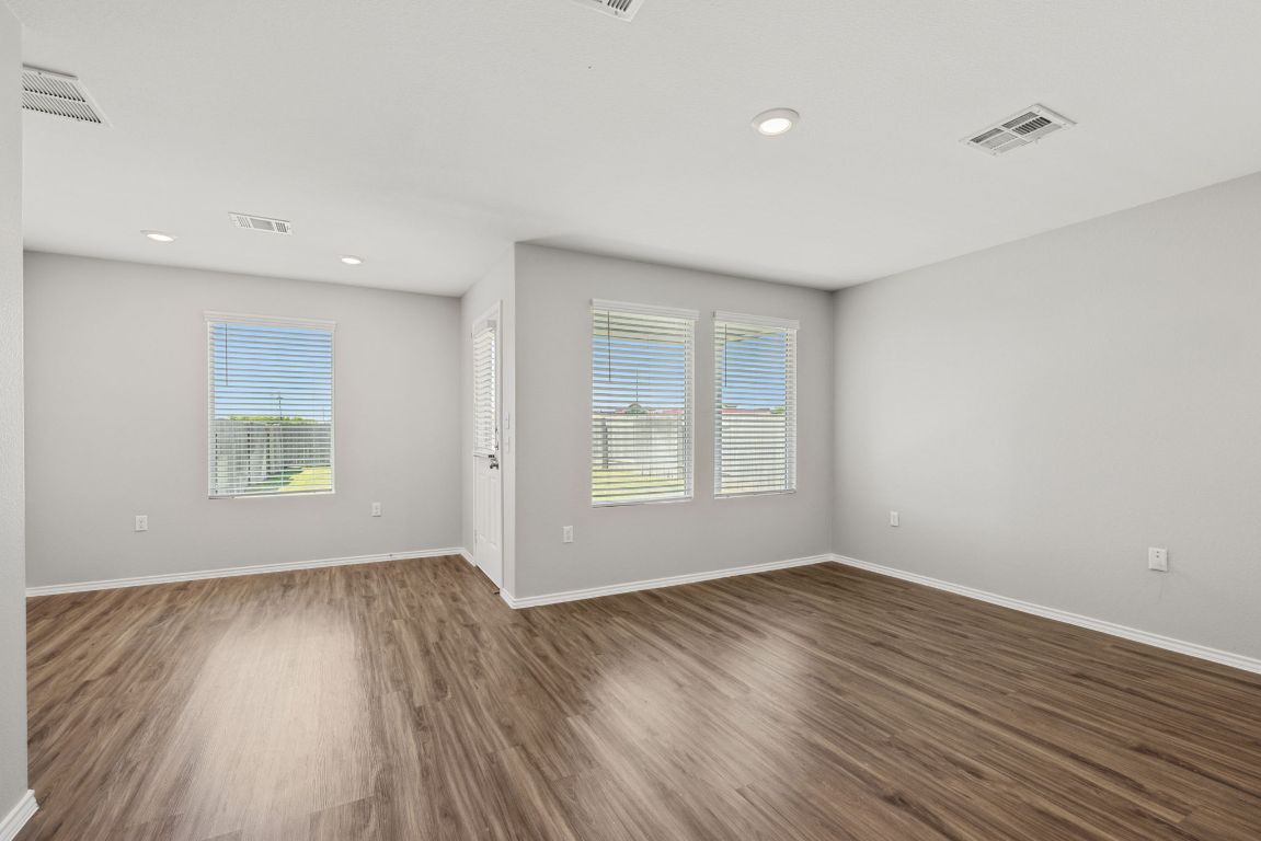 12101 Short Leaf Path Del Valle, TX 78617 - Photo 11 of 31