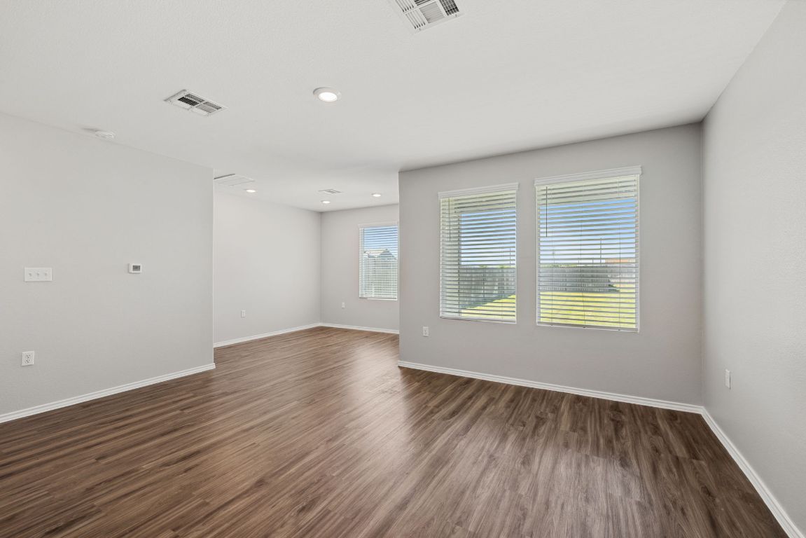 12101 Short Leaf Path Del Valle, TX 78617 - Photo 12 of 31