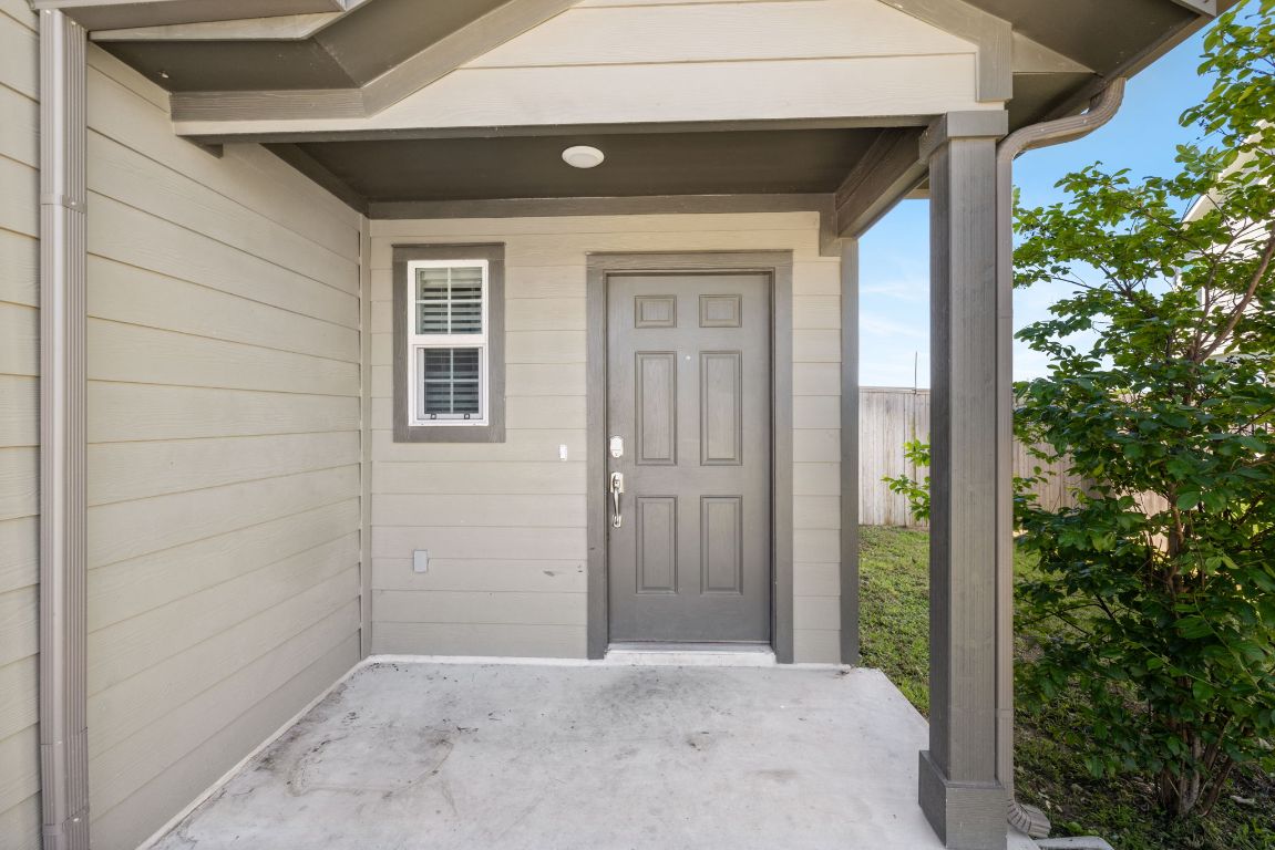 12101 Short Leaf Path Del Valle, TX 78617 - Photo 3 of 31