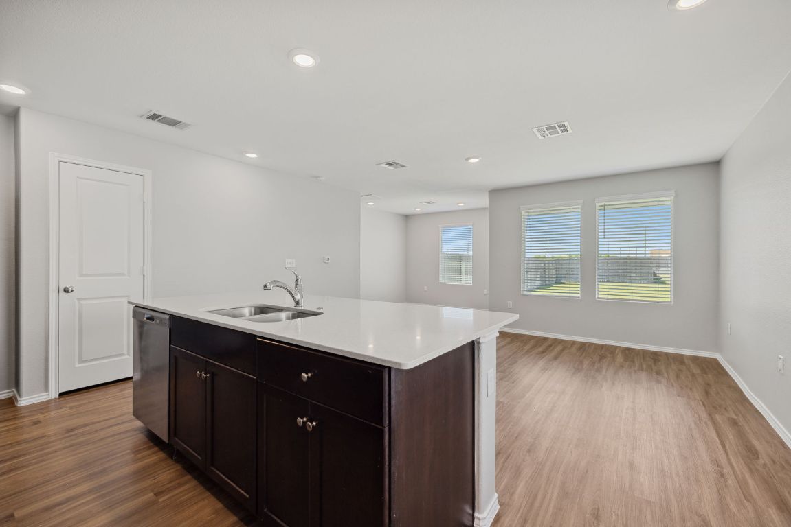 12101 Short Leaf Path Del Valle, TX 78617 - Photo 5 of 31