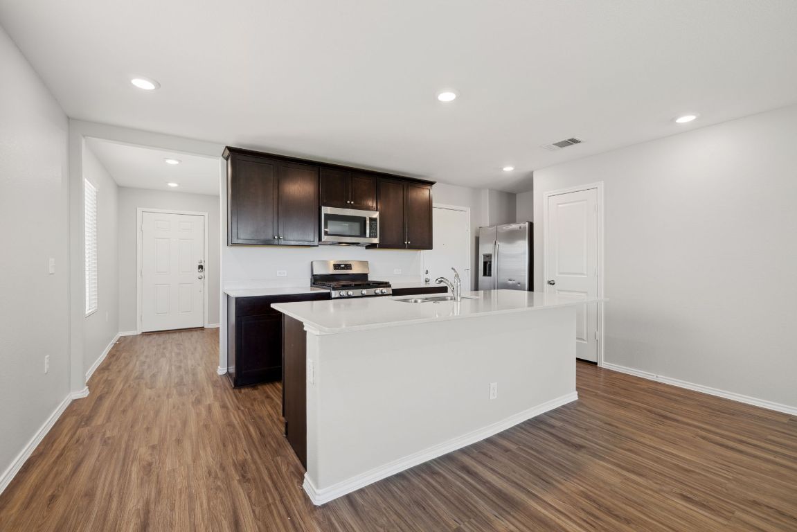 12101 Short Leaf Path Del Valle, TX 78617 - Photo 7 of 31