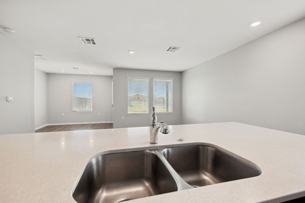 12101 Short Leaf Path Del Valle, TX 78617 - Photo 10 of 31