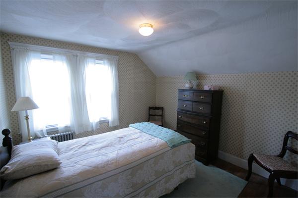 4 Chetwynd Road Cambridge, MA 02140 - Photo 3 of 5