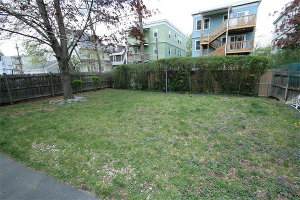 4 Chetwynd Road Cambridge, MA 02140 - Photo 4 of 5
