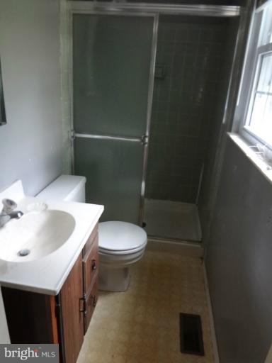 8606 Tupelo Avenue Laurel, MD 20708 - Photo 4 of 13 Bath (Master)