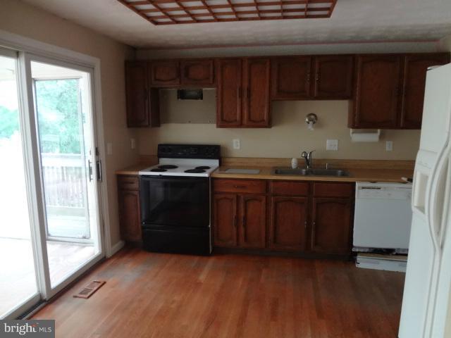 8606 Tupelo Avenue Laurel, MD 20708 - Photo 7 of 13 Kitchen