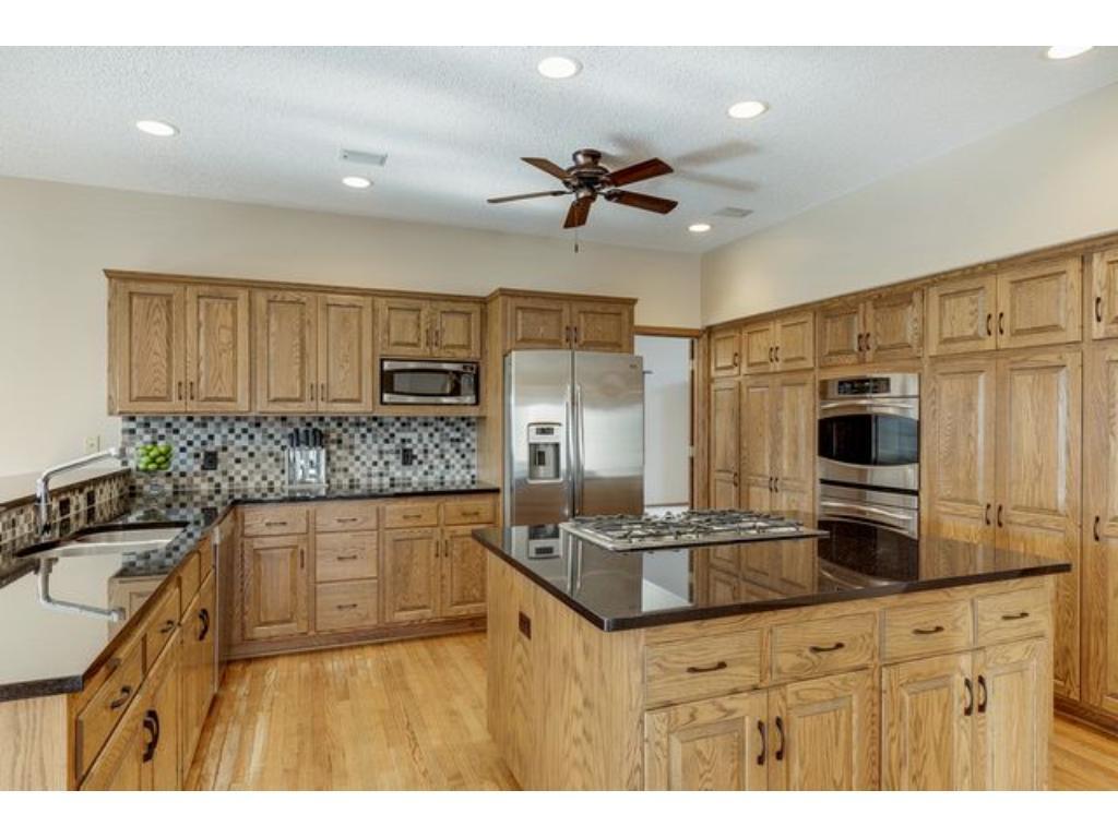 8805 Boulder Rise Eden Prairie, MN 55347 - Photo 3 of 23