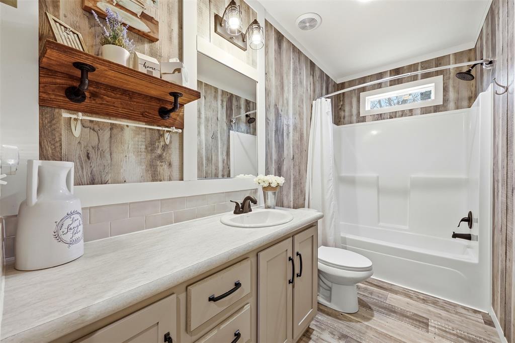 2114 Hickory Street Mabank, TX 75156 - Photo 16 of 31 2nd full bath with ample counter space & cabinetry