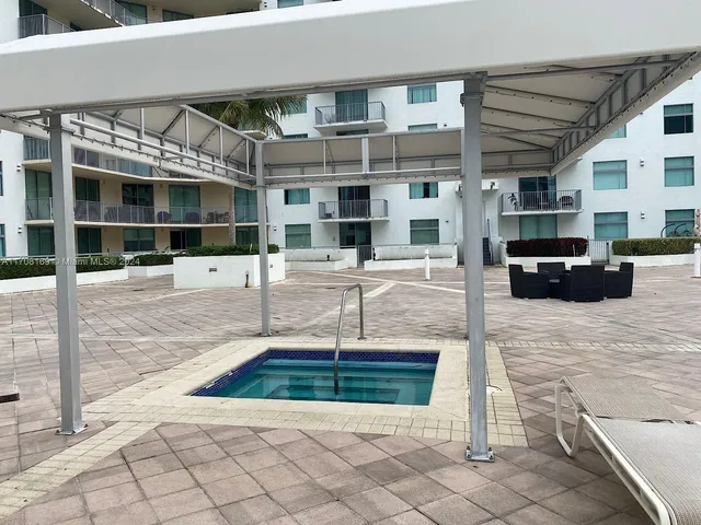$324,900 | 140 South Dixie Highway, Unit 820, Hollywood, FL 33020
