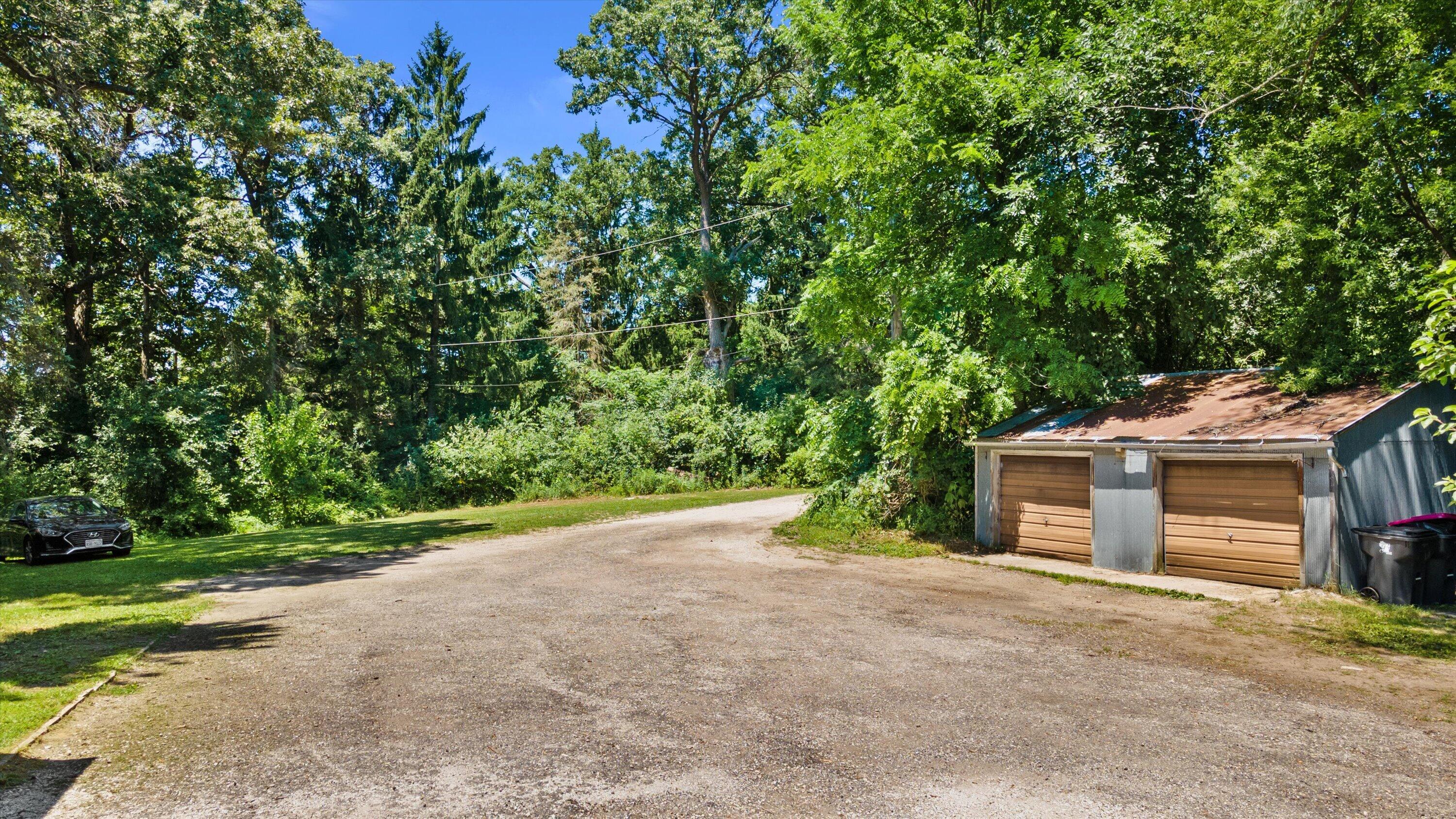 W347S7680 Sprague Road Eagle, WI 53119 - Photo 10 of 45 Large Driveway