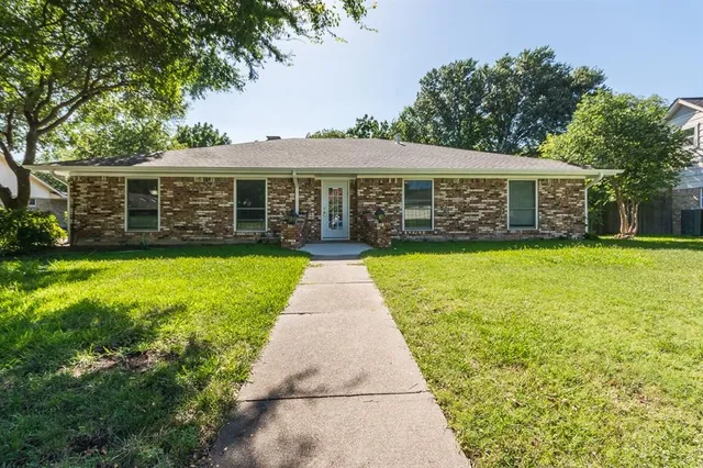 $2,600 | 1001 Valley Creek Drive, Plano, TX 75075