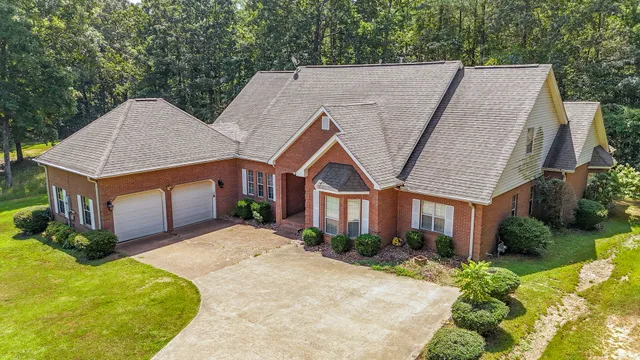 $470,000 | 915 Cliffview Road, Bolivar, TN 38008