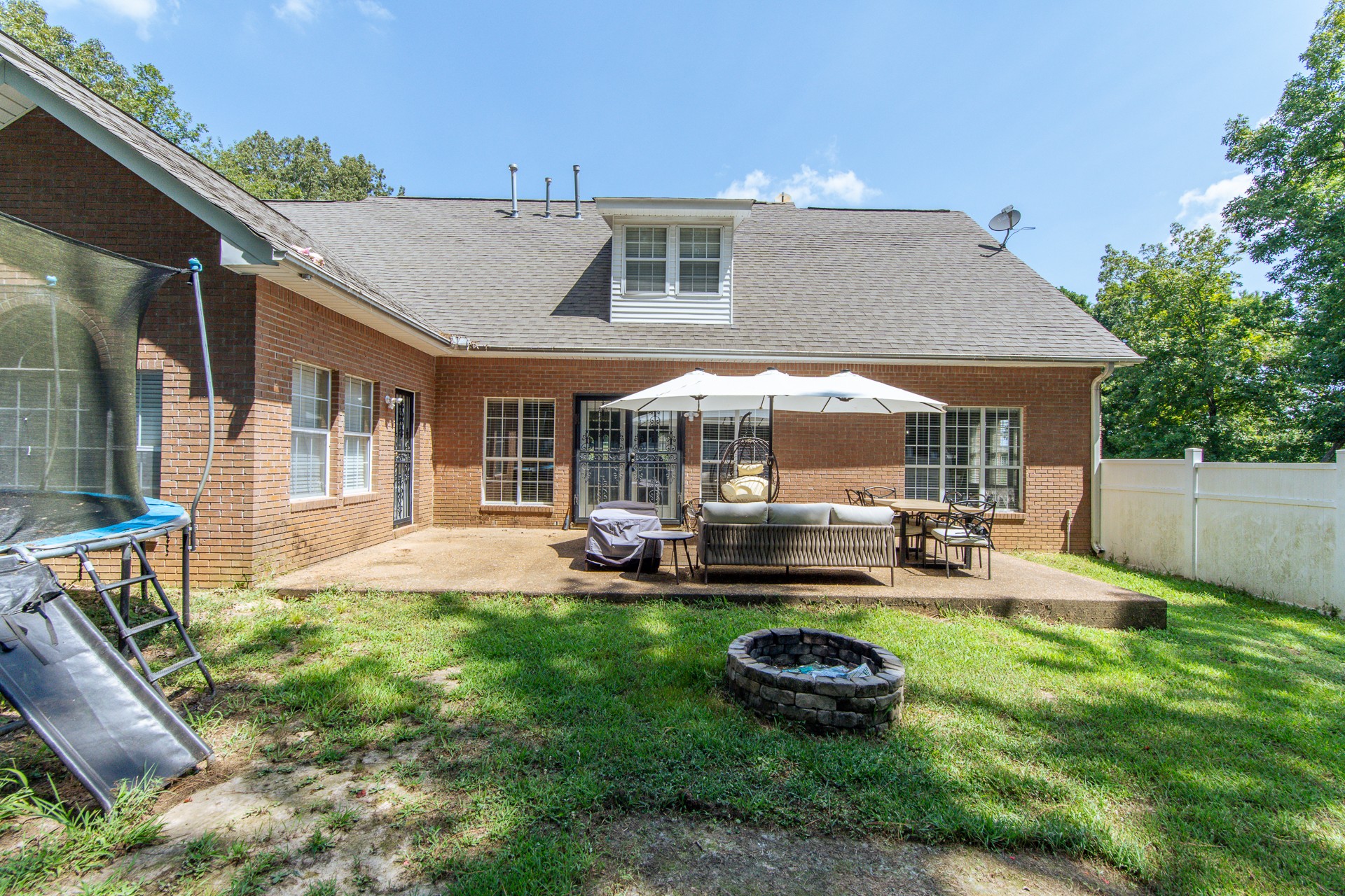 915 Cliffview Road Bolivar, TN 38008 - Photo 11 of 89 a view of a house with backyard sitting area and garden