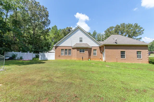 $470,000 | 915 Cliffview Road, Bolivar, TN 38008
