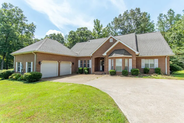 $470,000 | 915 Cliffview Road, Bolivar, TN 38008