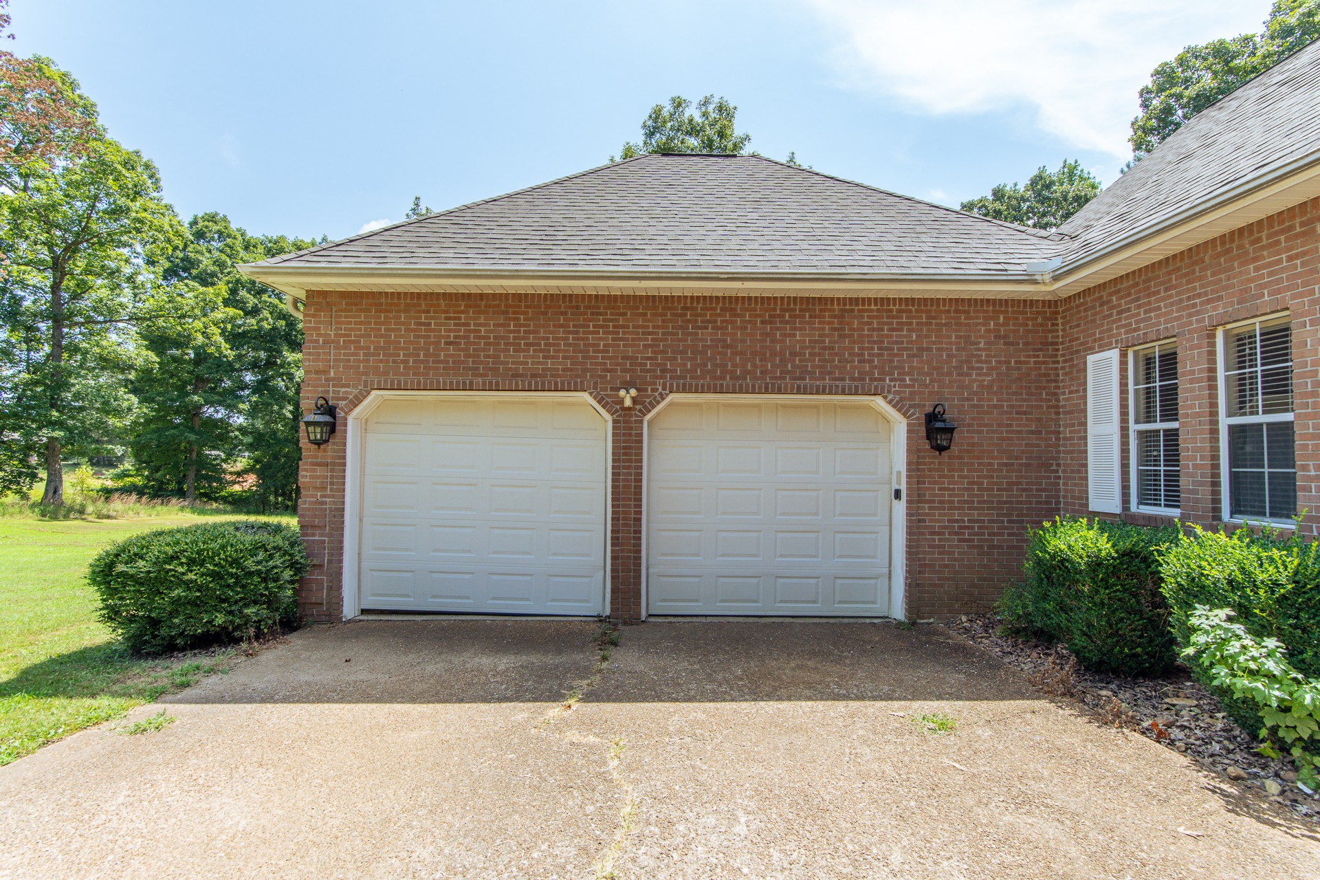 915 Cliffview Road Bolivar, TN 38008 - Photo 23 of 89 a front view of a house