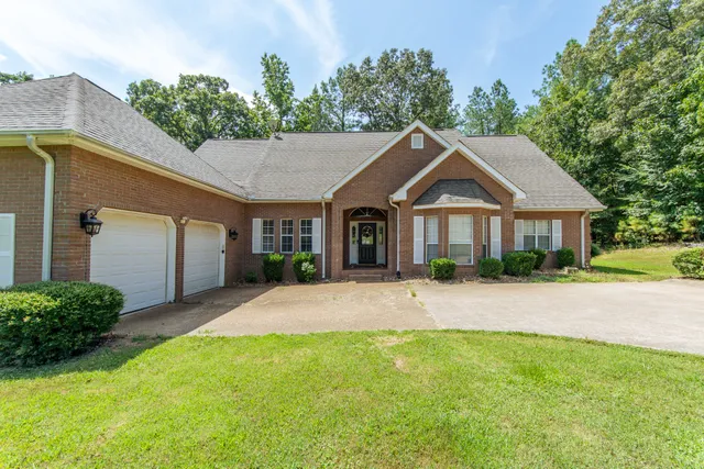 $470,000 | 915 Cliffview Road, Bolivar, TN 38008